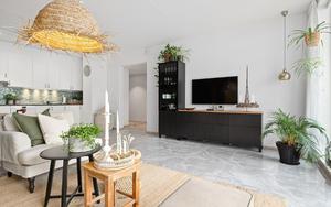 Thumbnail for Why Buying Real Estate in UAE Is a Strategic Investment in 2025